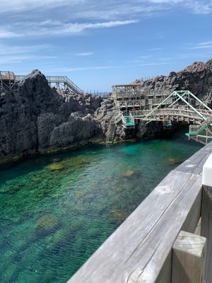 名組湾とトロッコ跡
ぶっ通し岩
赤崎遊歩道
飛び込み、シュノーケリングを楽...