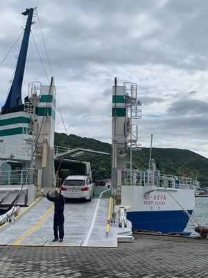 カーフェリーは神津島しかでなかった。他の島は欠航。リスクある旅、、超ついてる！