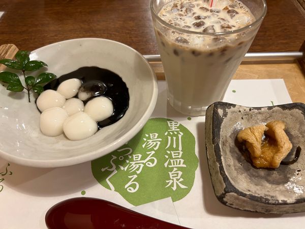 日本・熊本県「熊本旅行」の写真：黒川温泉の黒ごま団子美味しかったです
熊...