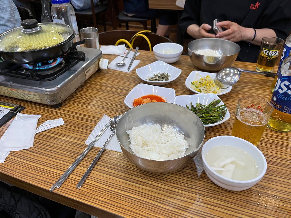 ３日目❤︎
釜山駅近くで初チムチルバン😚
夜ご飯、西面のケミチプ🍴
辛かっ...