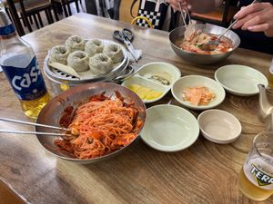 ３日目❤︎
海雲台でランチ🍽️
ビビン麺とマンドゥめっちゃおいしかった😍
...