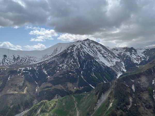 ジョージア・トビリシ「GWジョージア2024🇬🇪」の写真：カズベキ①