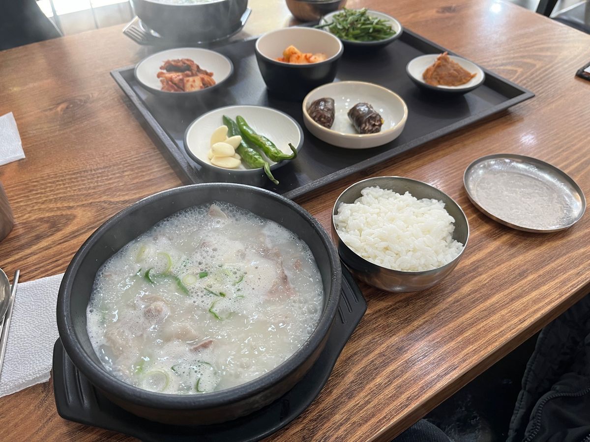 ２日目❤︎二日酔いすぎて電車降りて不意に入ったお店で食べたクッパがおいしす...