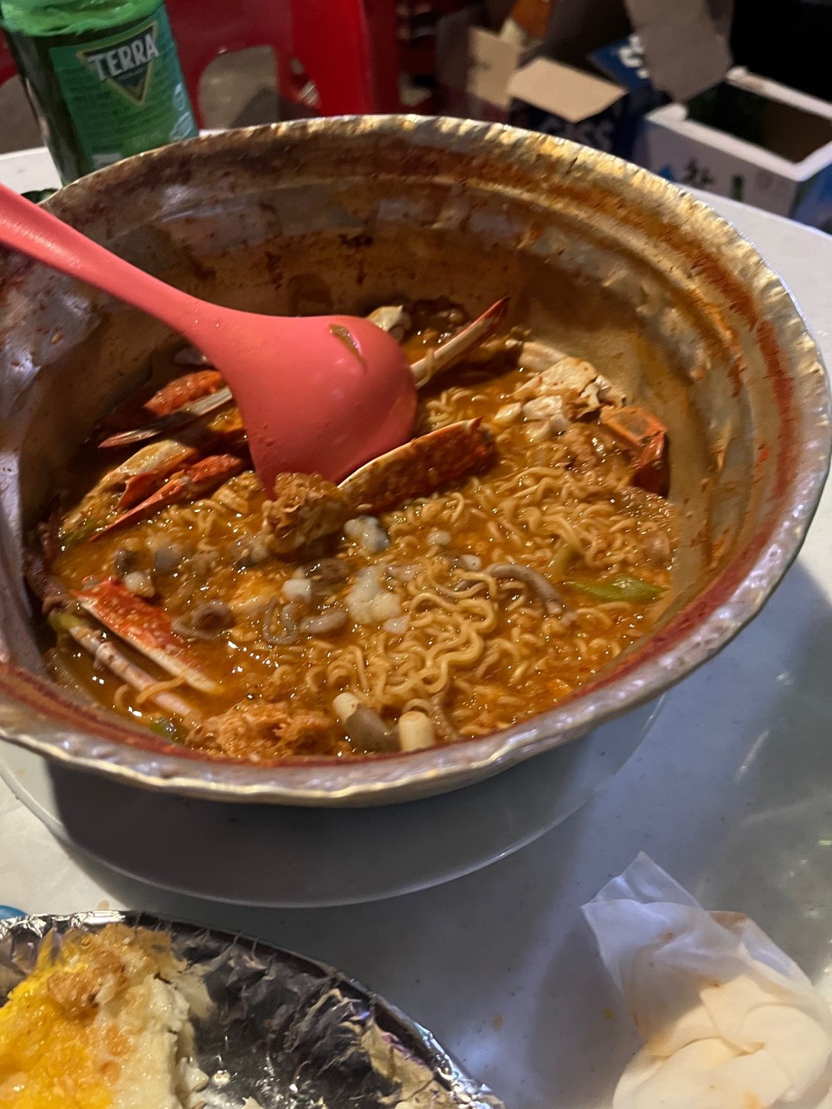 １日目の夜❤︎
影島の屋台で飲んだ🍺
カニ鍋の〆のラーメンおいしすぎた😲
...