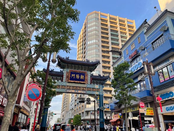 日本・神奈川県「横浜・中華街と山下公園」の写真：中華街は観光客でいっぱいでした。