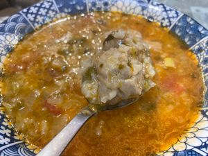 トビリシ、勘で選んだ家庭的食堂。小さめのお店をおばちゃん2人でやっていて、...