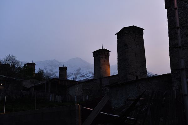 ジョージア・トビリシ「ジョージア」の写真：メスティア
朝。軽トラの中古がたくさんい...