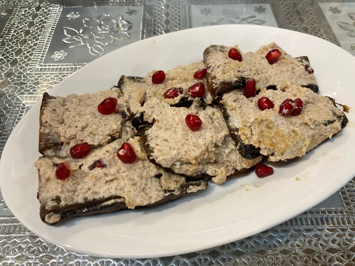 トビリシ、勘で選んだ家庭的食堂。小さめのお店をおばちゃん2人でやっていて、...