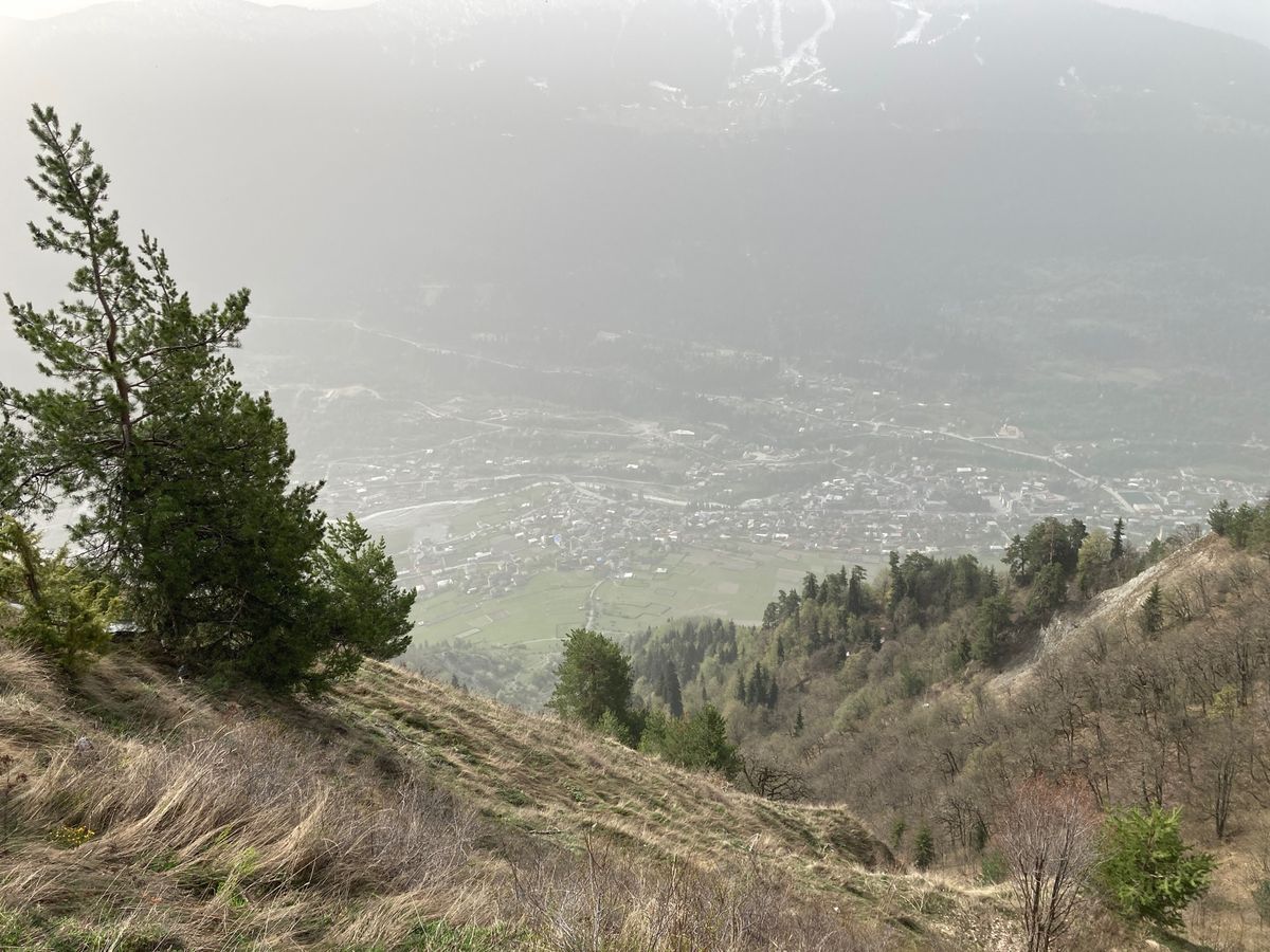 メスティア
この日はトレッキングで標高約2800メールのコルルディ湖群に行...