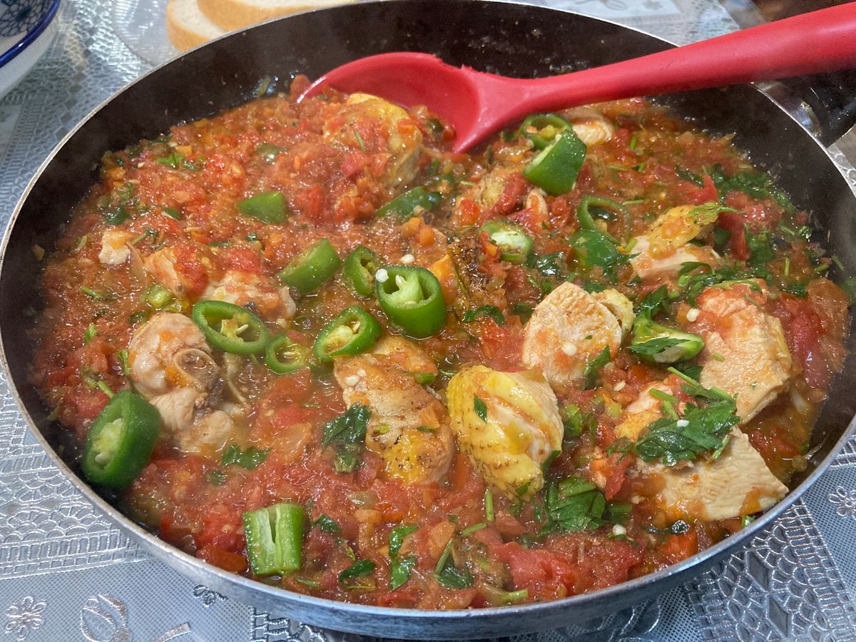 トビリシ、勘で選んだ家庭的食堂。小さめのお店をおばちゃん2人でやっていて、...