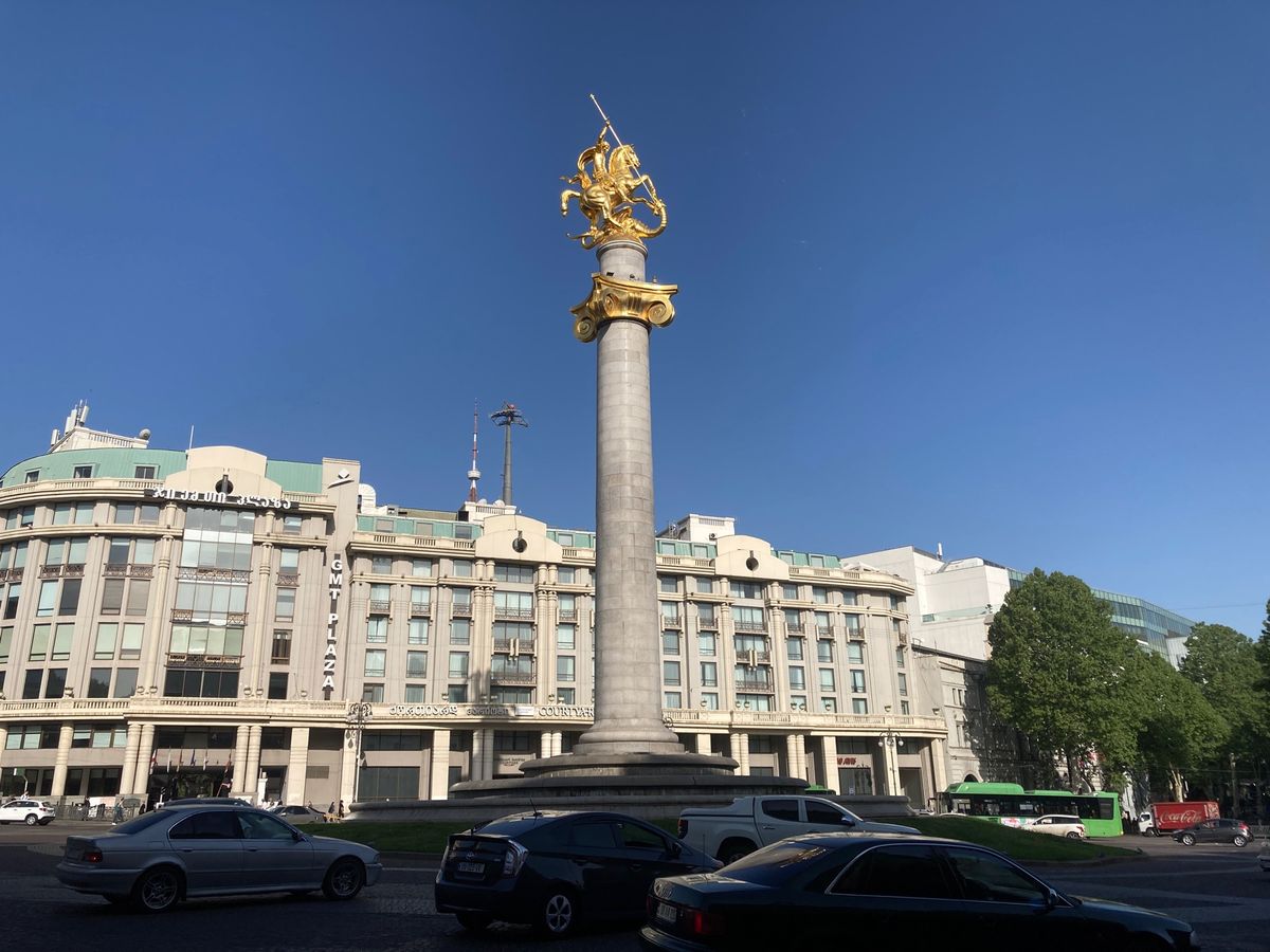 トビリシからカヘティ地方へ。
バスターミナルでモツの入ったスープを。サービ...