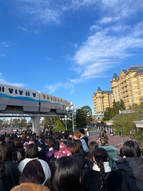 日本・千葉県「東京ディズニーランド＆東京観光」の写真：3/13 ディズニーランド エントランス付近