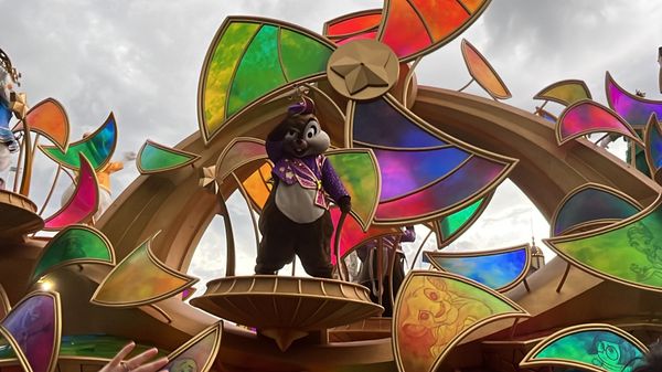 日本・千葉県「東京ディズニーランド」の写真：パレード Harmony in colo...