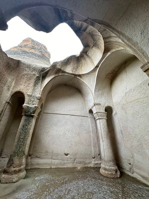 オルタヒサルにあるハラッハ修道院、Hallach monastery。