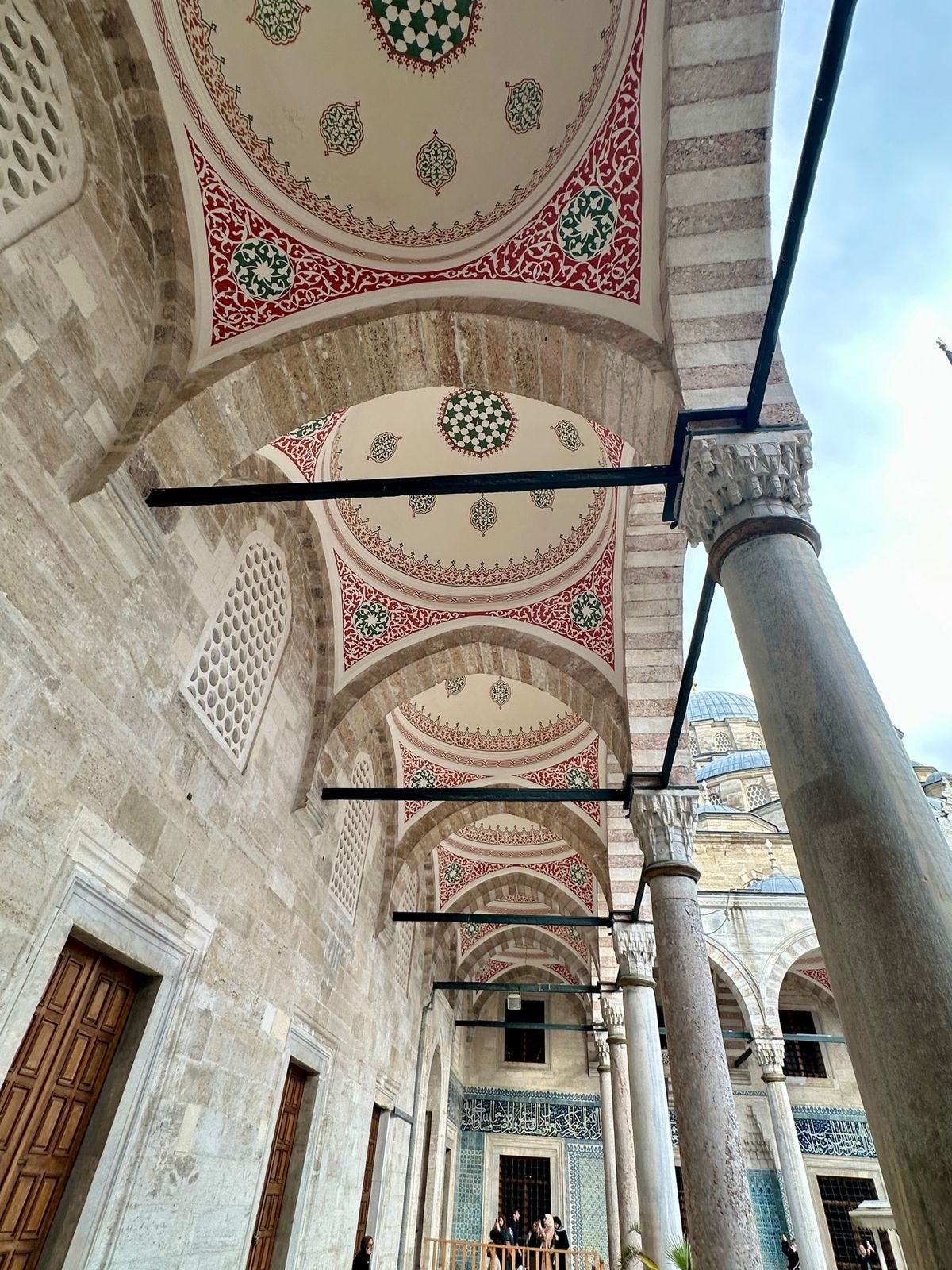 イェニモスク。
このモスクが1番美しかった。