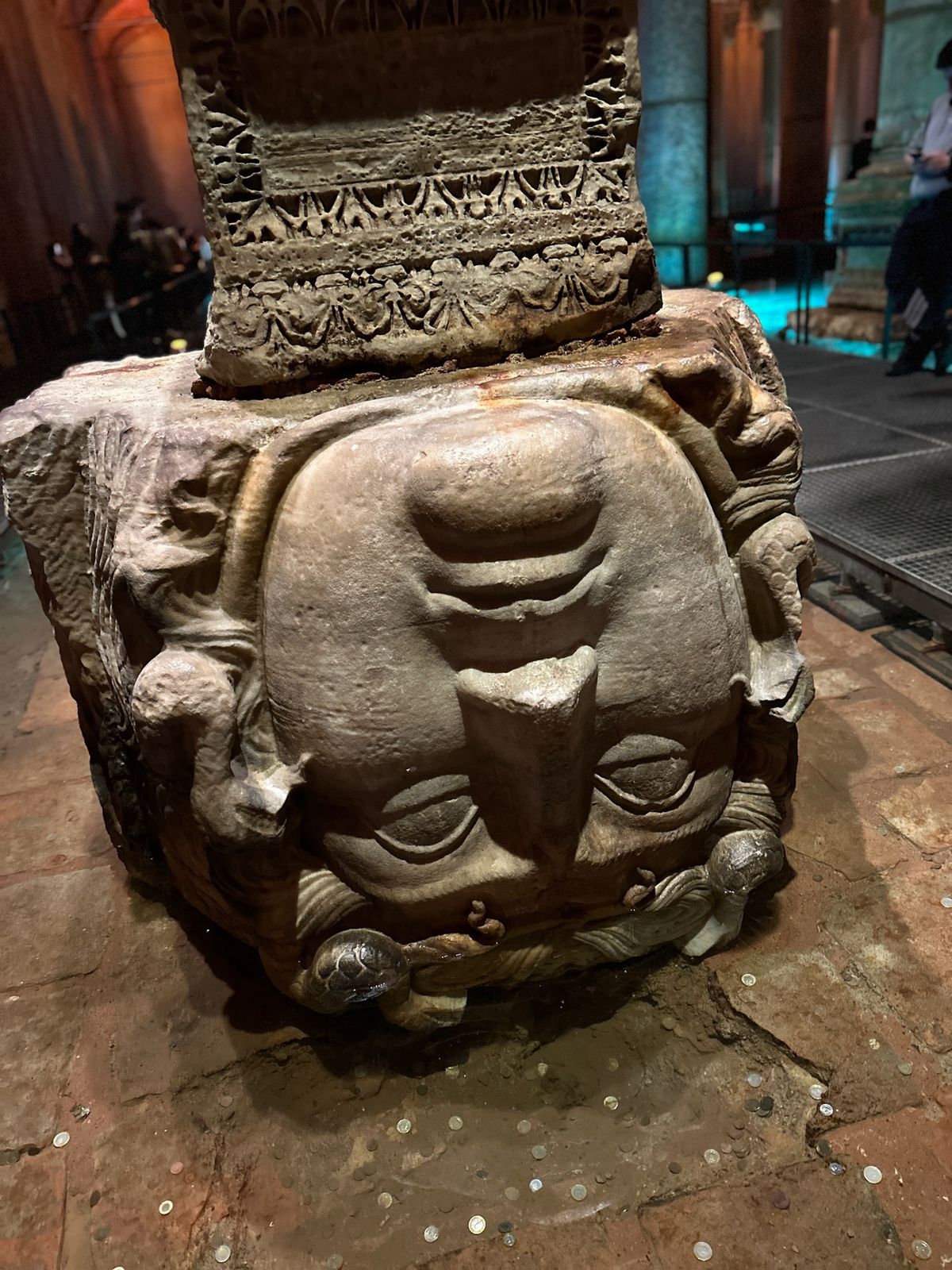 イスタンブール地下宮殿、バシリカ•シスタン。

かつては映画の007、最近...