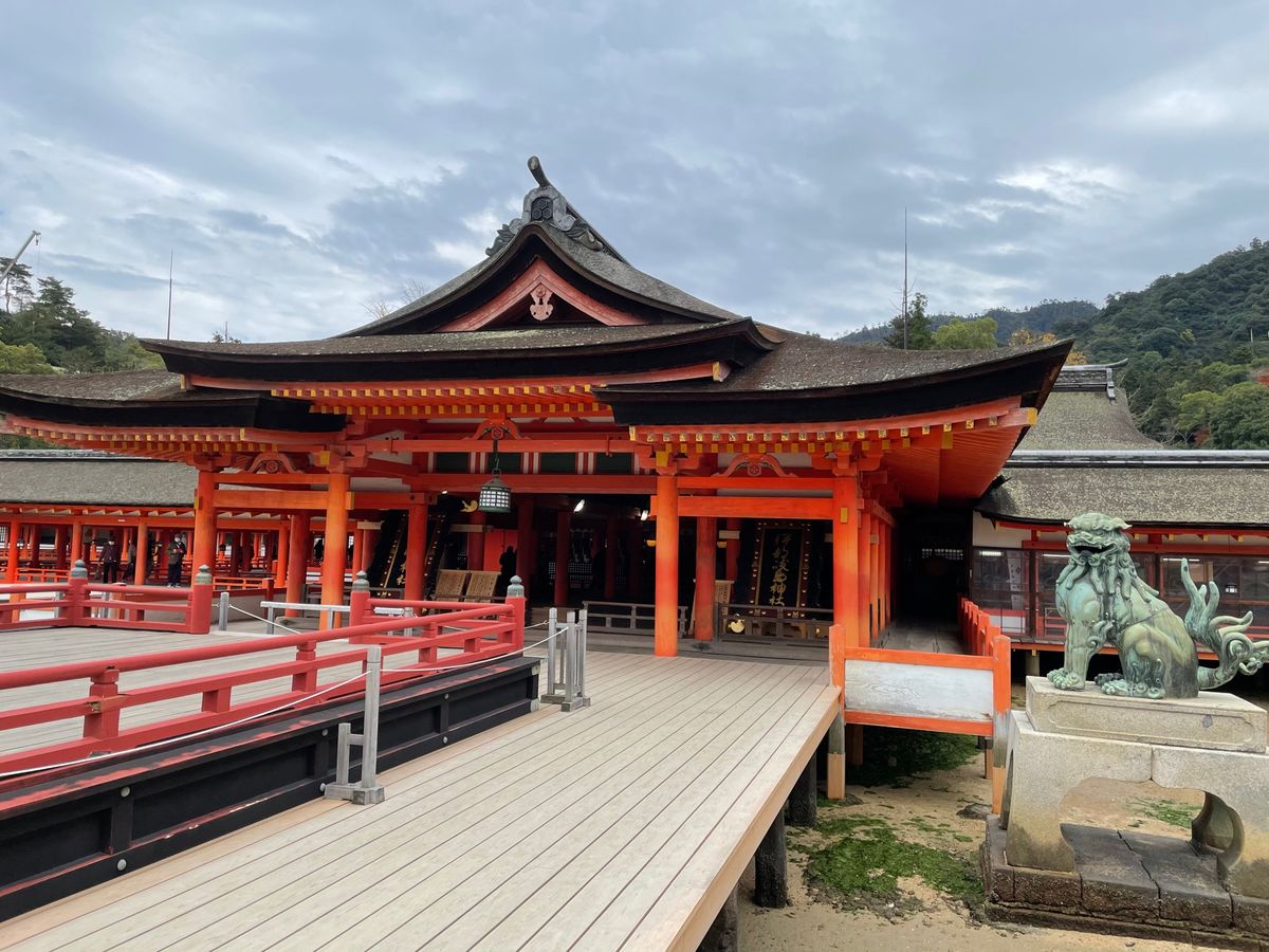 夜のZOOM ZOOMスタジアム
厳島神社の⛩️改装中。今度は足場の無い⛩...