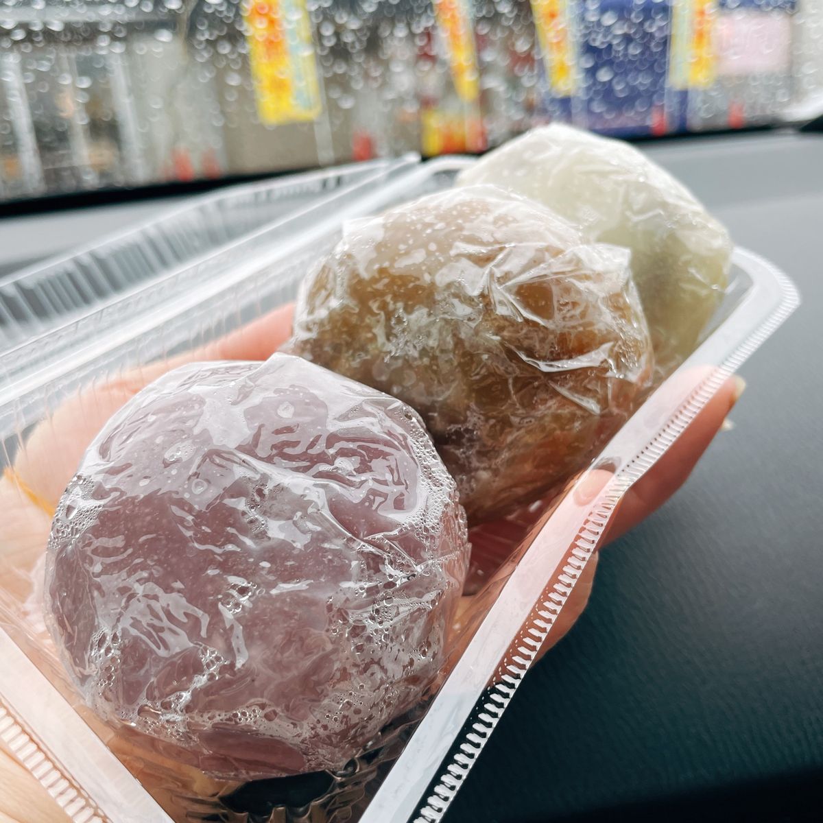 あったかい状態でご当地名物売ってたら食べたくなるよね。
てなワケで、いきな...