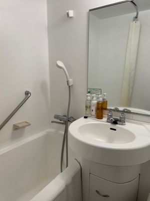 客室自体は狭いんだけど、ちゃんとツインだし、大浴場があるのもありがたい。
...
