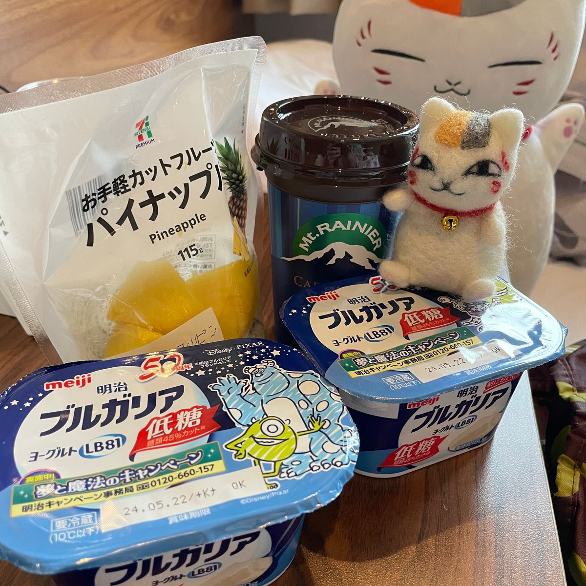 100%雨の天気予報だった今日。
昨夜コンビニで調達してたヨーグルトとカッ...