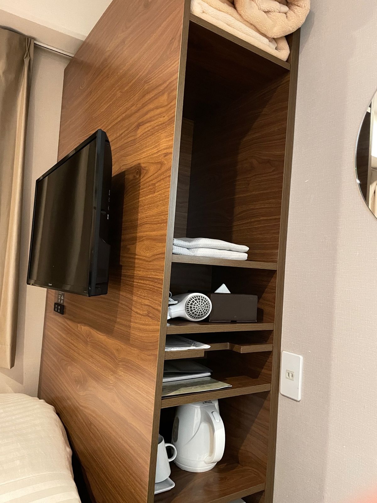 客室自体は狭いんだけど、ちゃんとツインだし、大浴場があるのもありがたい。
...