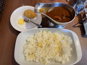 神保町といえば「カレーの街」でもあります。この日の夕食は神保町駅近くにある...