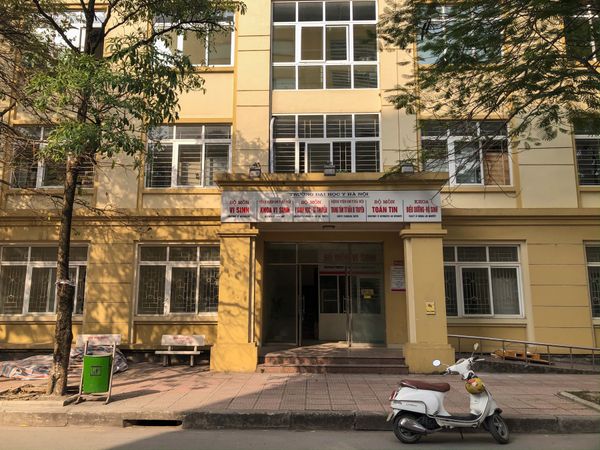 ベトナム・ハノイ「ベトナム研修旅行」の写真：ハノイ医科大学。ベトナムの人は、看護師に...