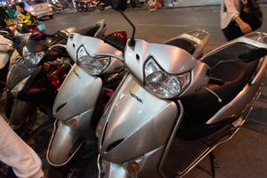 ベトナムはバイク社会。水曜どうでしょうで見てたけど、こんなにすごいと思わな...