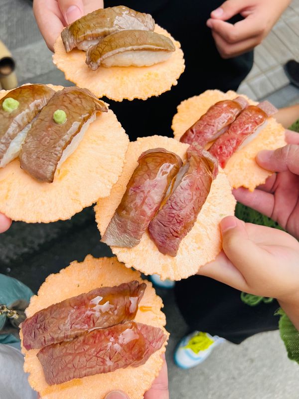 日本・岐阜県「高山旅行」の写真：高山で食べ歩き。
飛騨牛の握り、めちゃく...