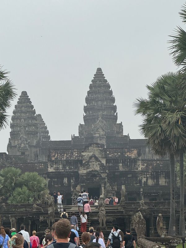 ベトナム・#ハノイ「世界遺産🌍アンコールワットを歩く🚶」の写真：アンコールワットの中へ・・・