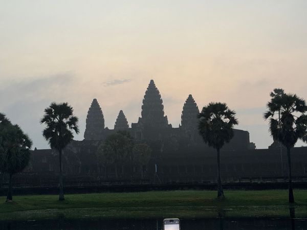 ベトナム・#ハノイ「世界遺産🌍アンコールワットを歩く🚶」の写真：アンコールワット　
Part.2 日の出🌅