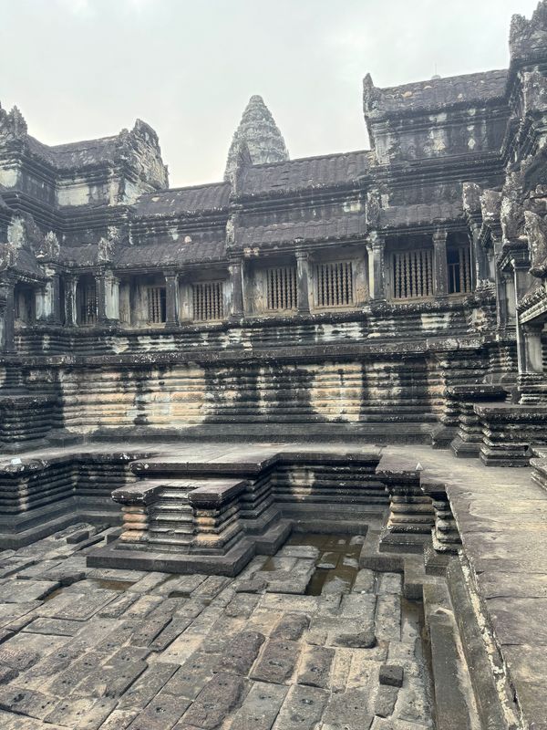 ベトナム・#ハノイ「世界遺産🌍アンコールワットを歩く🚶」の写真：アンコールワット　遺跡の中へ
