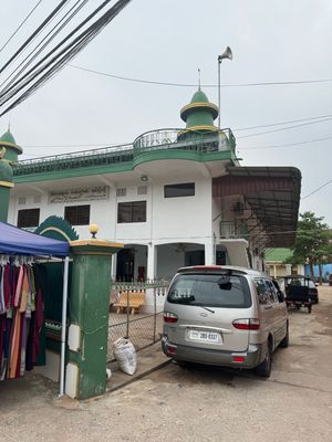 この街は寺院🛕だけでなく、モスク🕌も存在する。建物もなんか似ていてたまに間...