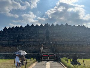 ジョグジャカルタ旅行8/13 4日目
世界遺産巡りとグルメ三昧
世界遺産巡...