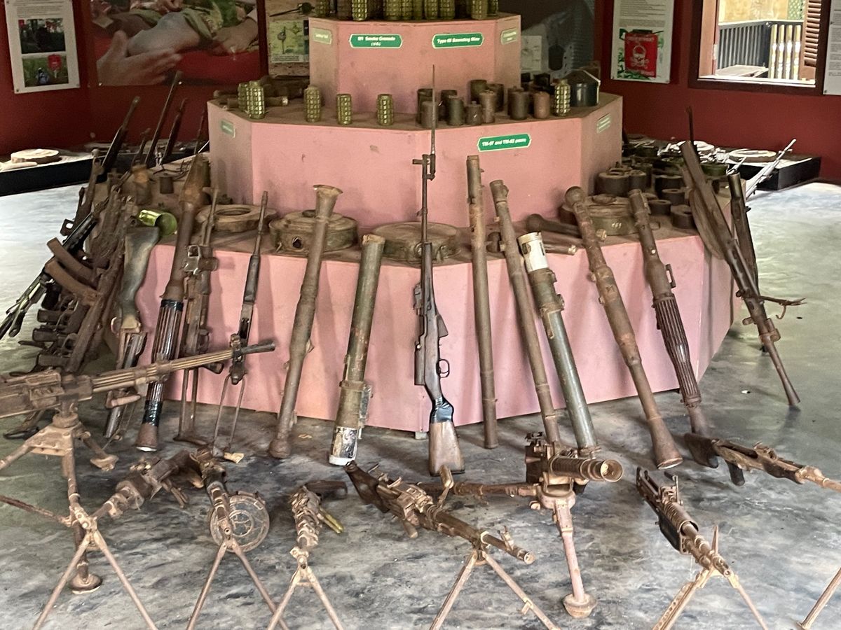 地雷博物館と迷ったが
アンコールワットに近い
カンボジア戦争博物館に行って...