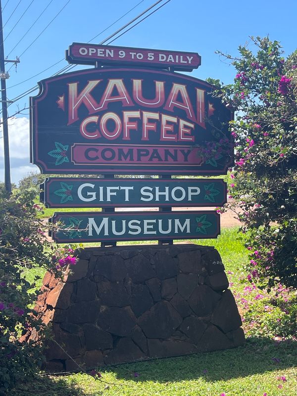 アメリカ(米国)・オアフ島「ハワイ」の写真：カウアイコーヒーファームで買い物