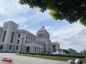 別アングルの国会議事堂。
外国のお客様が増えたからか飲食も撮影もOKになってた。