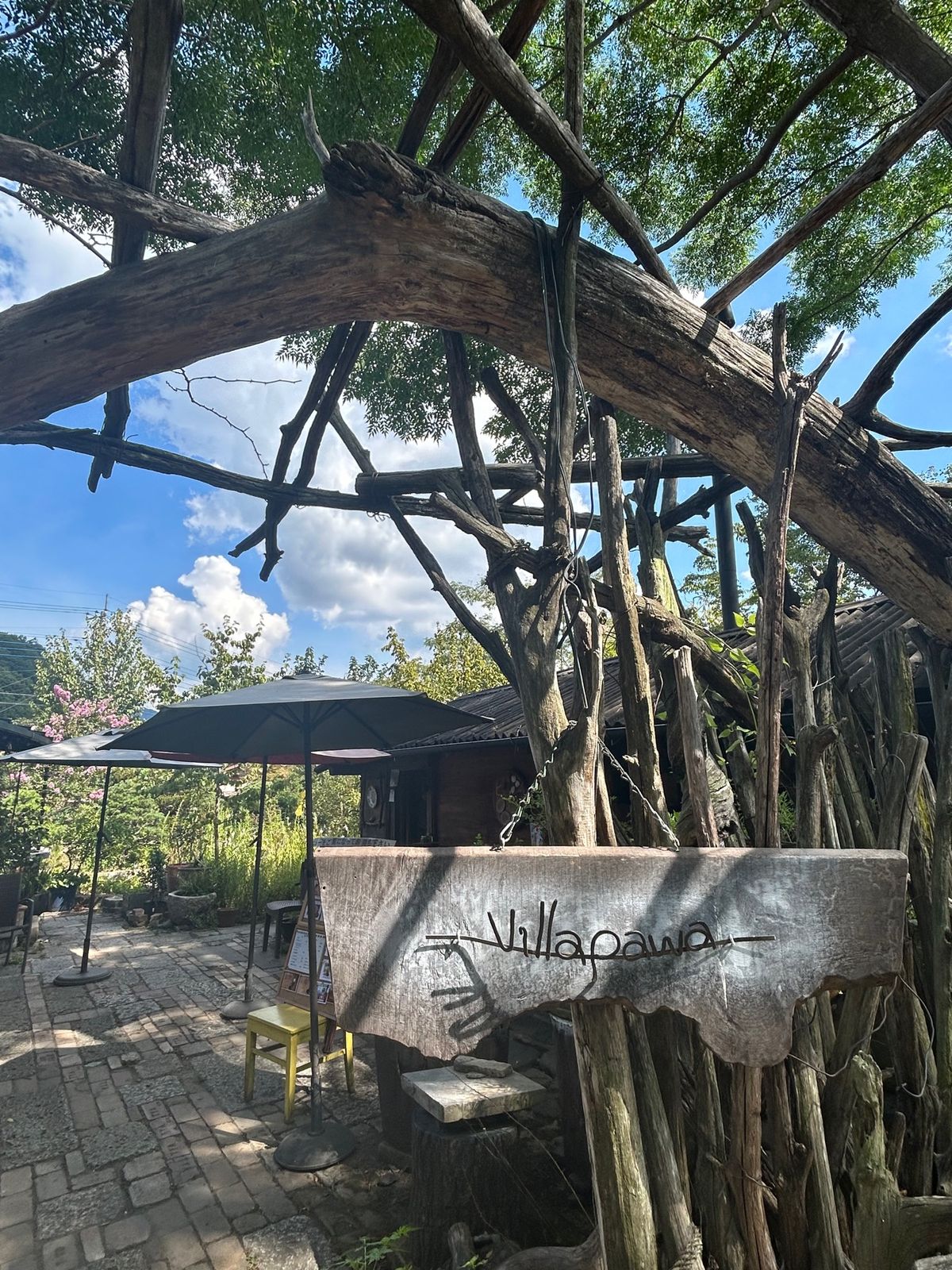 石窯ピザの「ビラパワ」さん。TVで観て行きたいと思っていたお店。テラス席と...