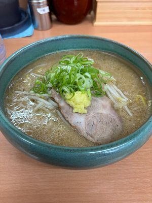 釧路和商市場でのっけ丼、帯広で豚丼合盛り、小樽でウニ丼食べ比べ、札幌で味噌...