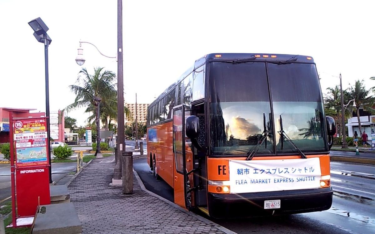 【よこ画像：ココパームガーデンビーチ/朝市】