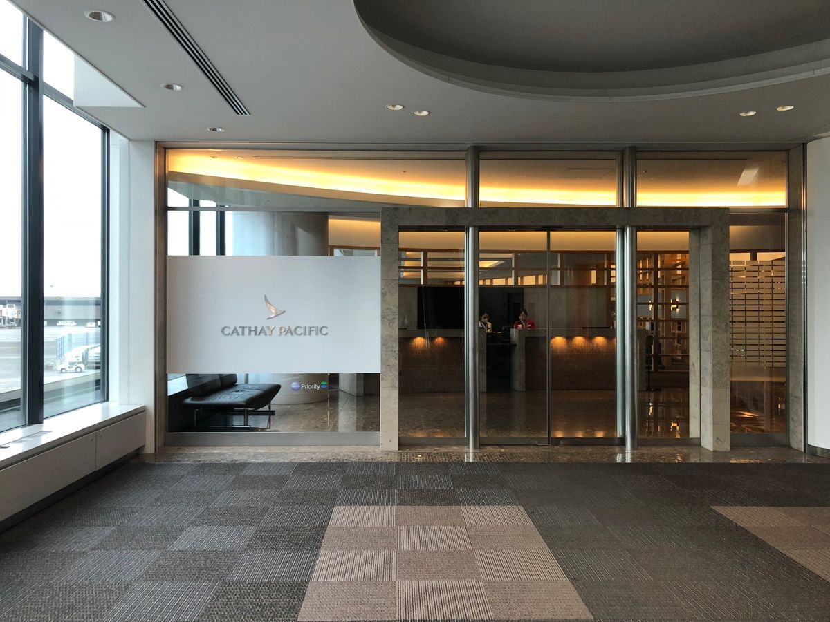 きょうのフライトはキャセイなのでキャセイラウンジ
元アメリカンのアドミラル...