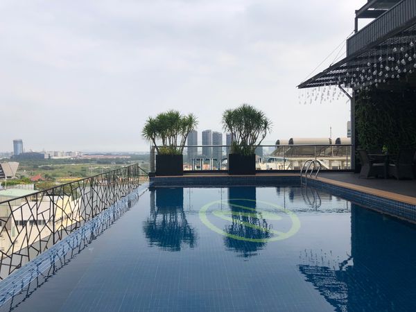 香港・香港「2024.01SGN」の写真：ランチのあとはホテルのプールでのんびりと