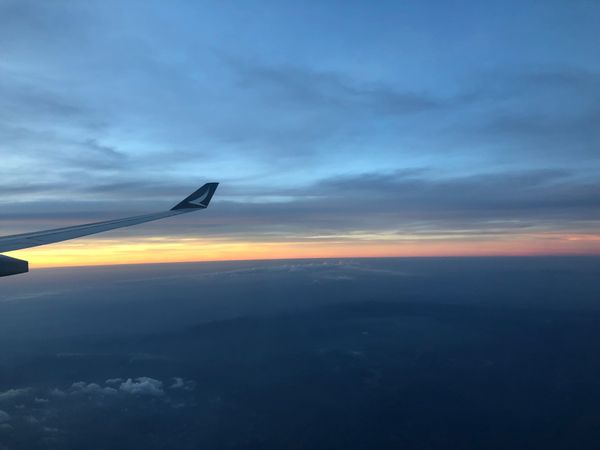 香港・香港「2024.01SGN」の写真：機内食も食べて夕暮れのサイゴンに到着しま...