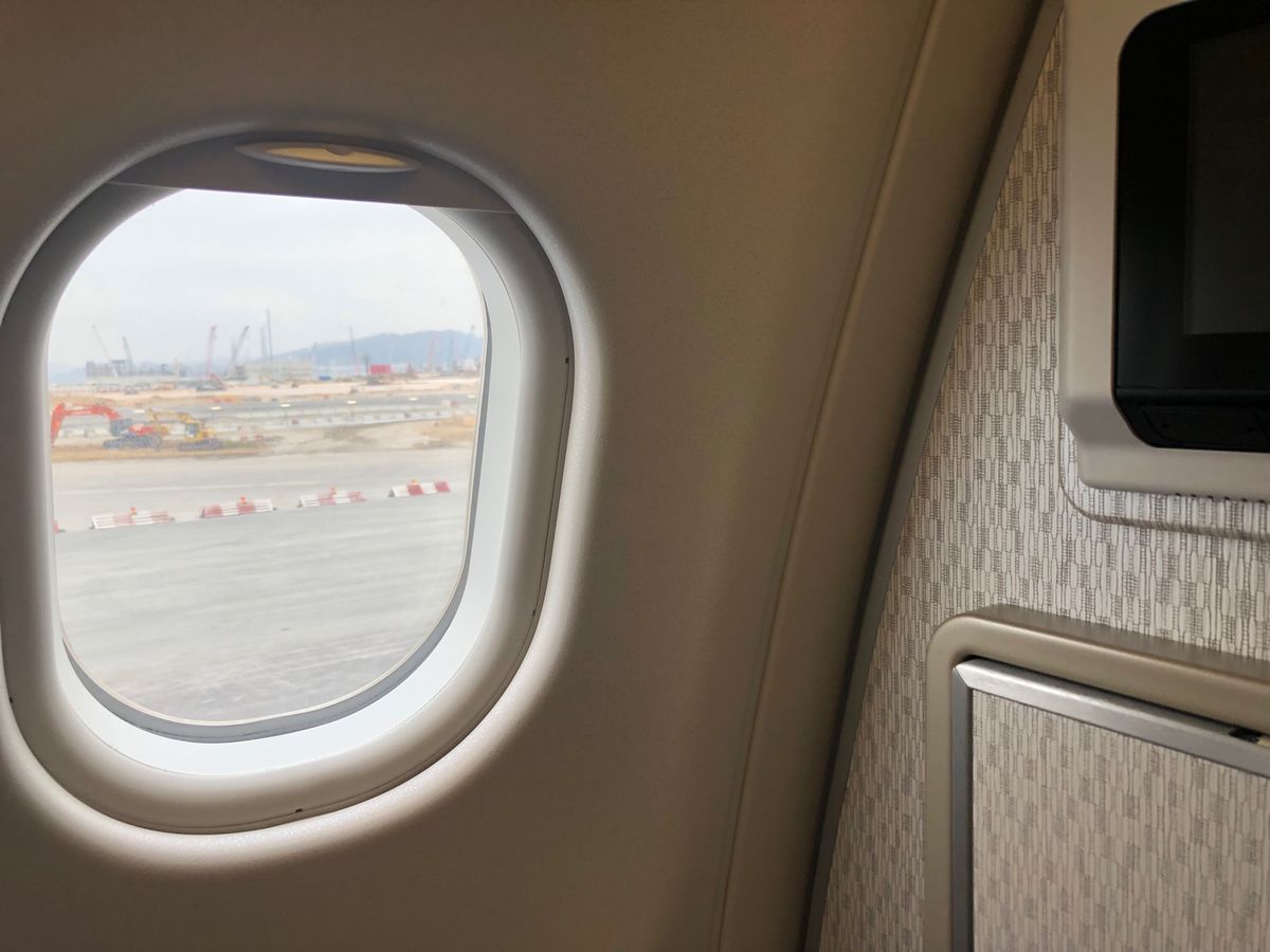 遅れは回復せず、乗り継ぎタイトなので1番前のシートに誘導されました
乗れる...