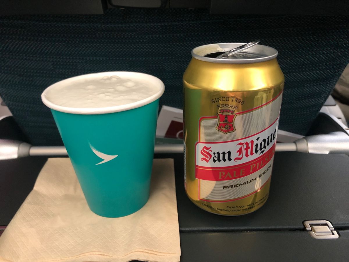 機内サアビス
まだ午前中なので普段は飲まないのですけど、生力があるので頼ん...