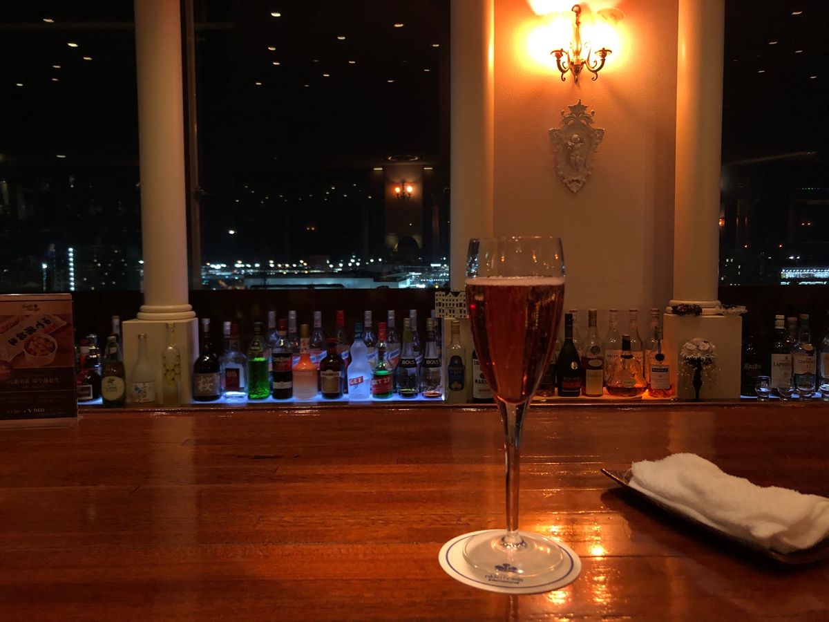 とりあえずホテルのバーでウエルカムドリンク
隣のお鮨屋さんに遷座してお造り...