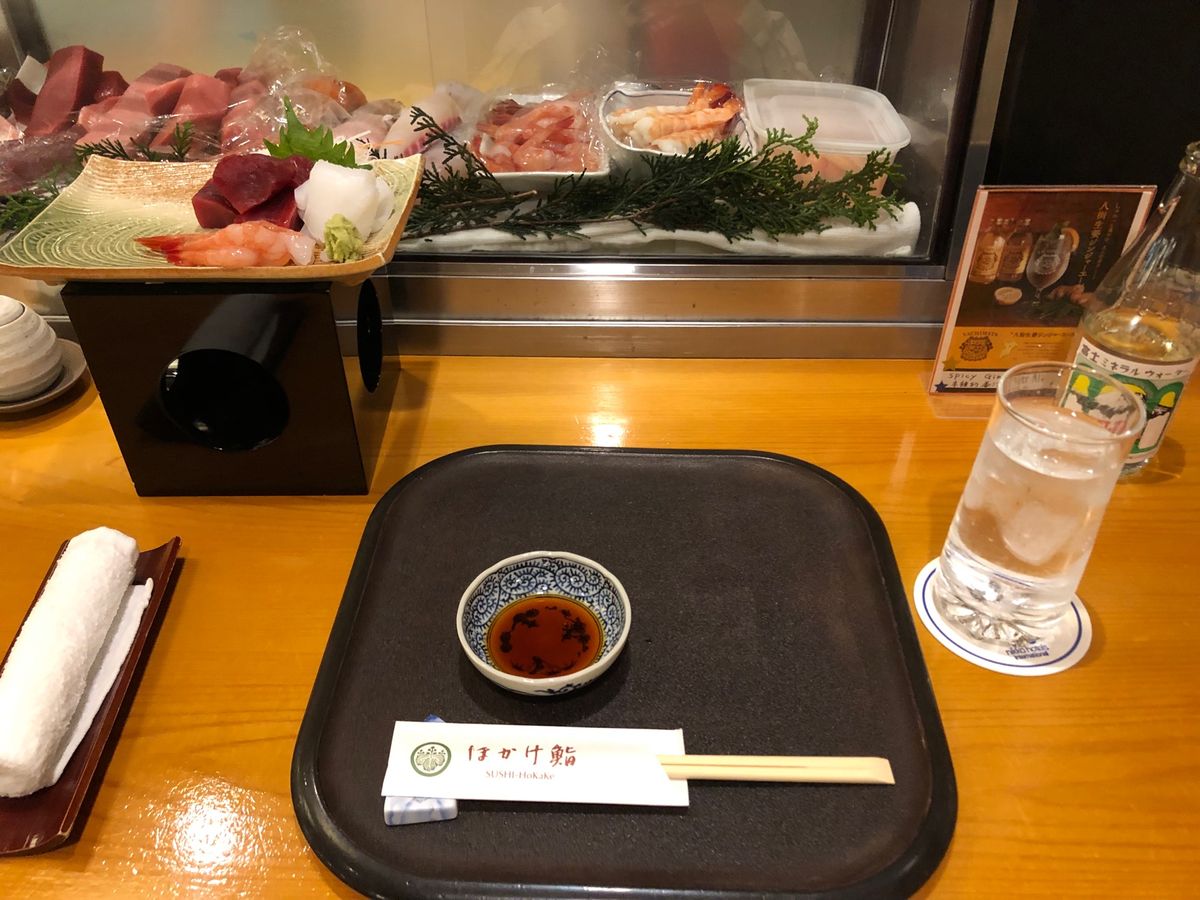 とりあえずホテルのバーでウエルカムドリンク
隣のお鮨屋さんに遷座してお造り...