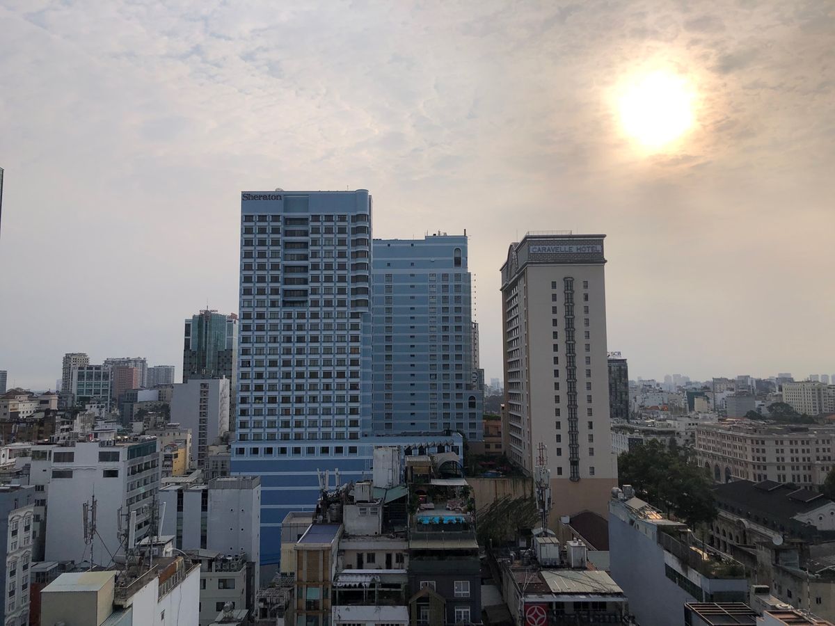 日も暮れてきたので、プールに併設されているバーで一杯