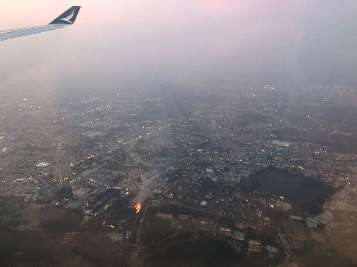 機内食も食べて夕暮れのサイゴンに到着しました

grabでホテルへGo❣️