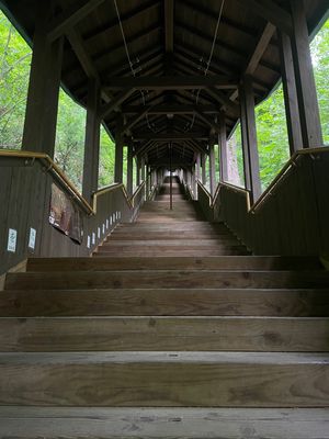 宮沢賢治記念館への階段